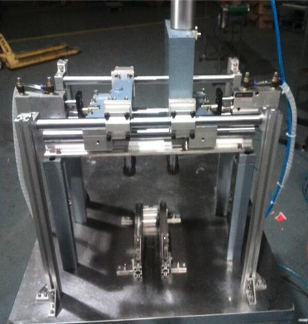 Automatic capping machine